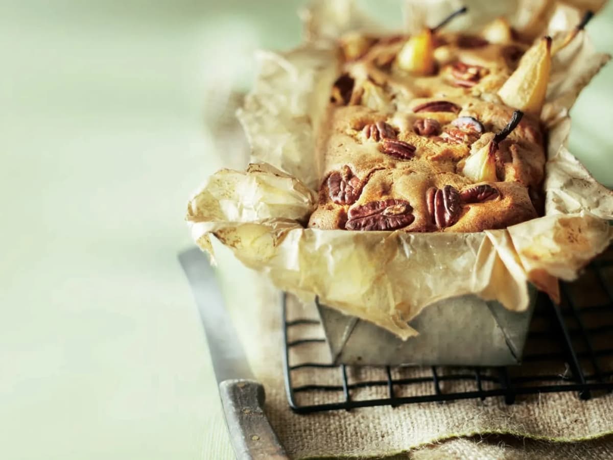 Mokkacake met peer en pecannoten