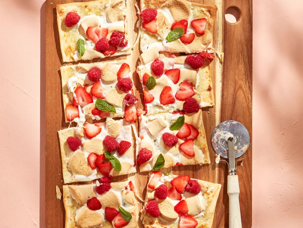 Flammkuchen met marshmallows en rood fruit