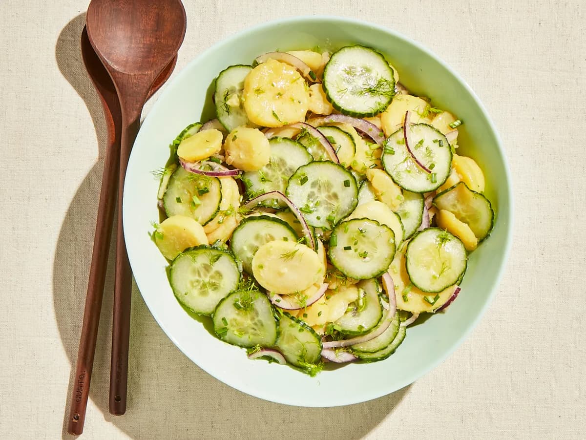 Duitse aardappelsalade met komkommer