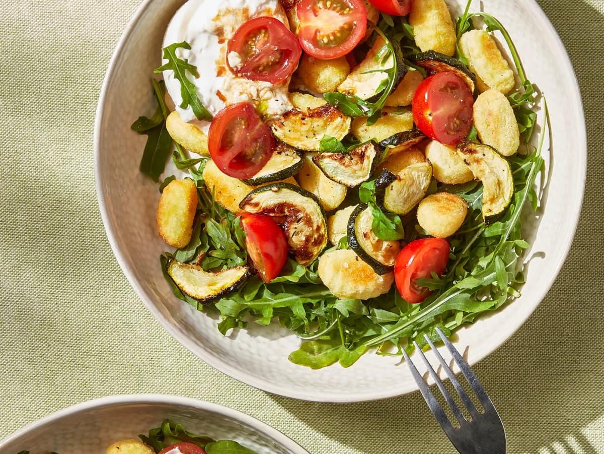 Krokante gnocchisalade met burrata