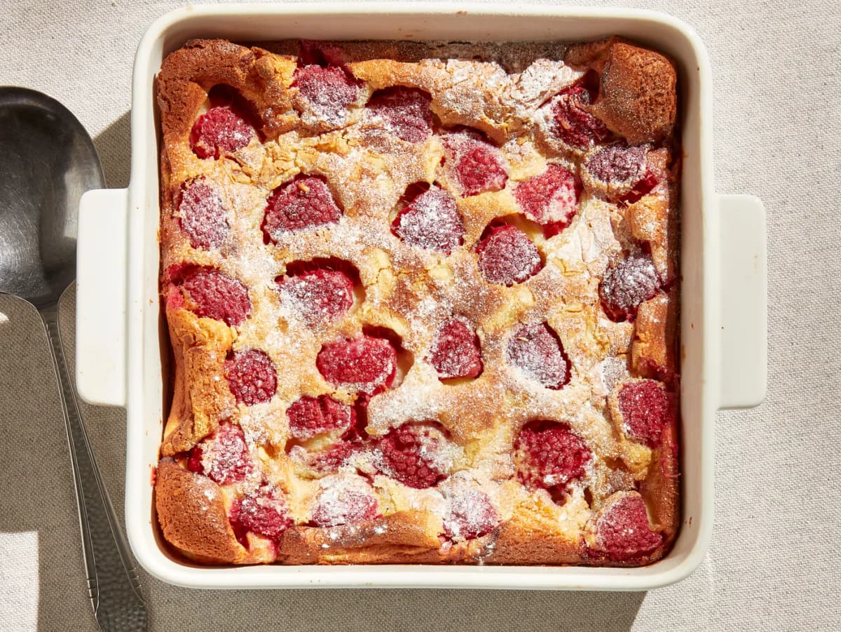 Clafoutis met frambozen en witte chocolade