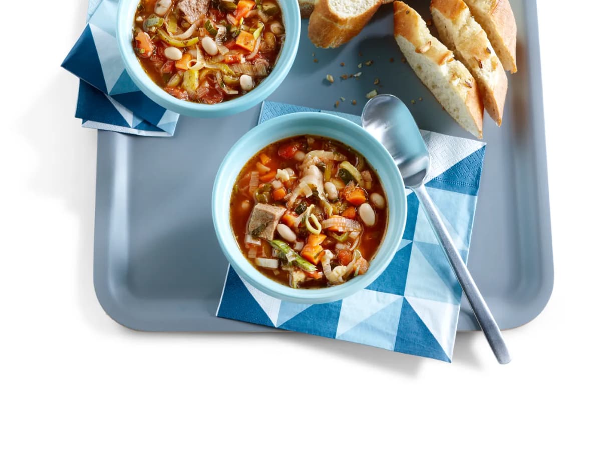 Wittebonensoep met knoflookbrood