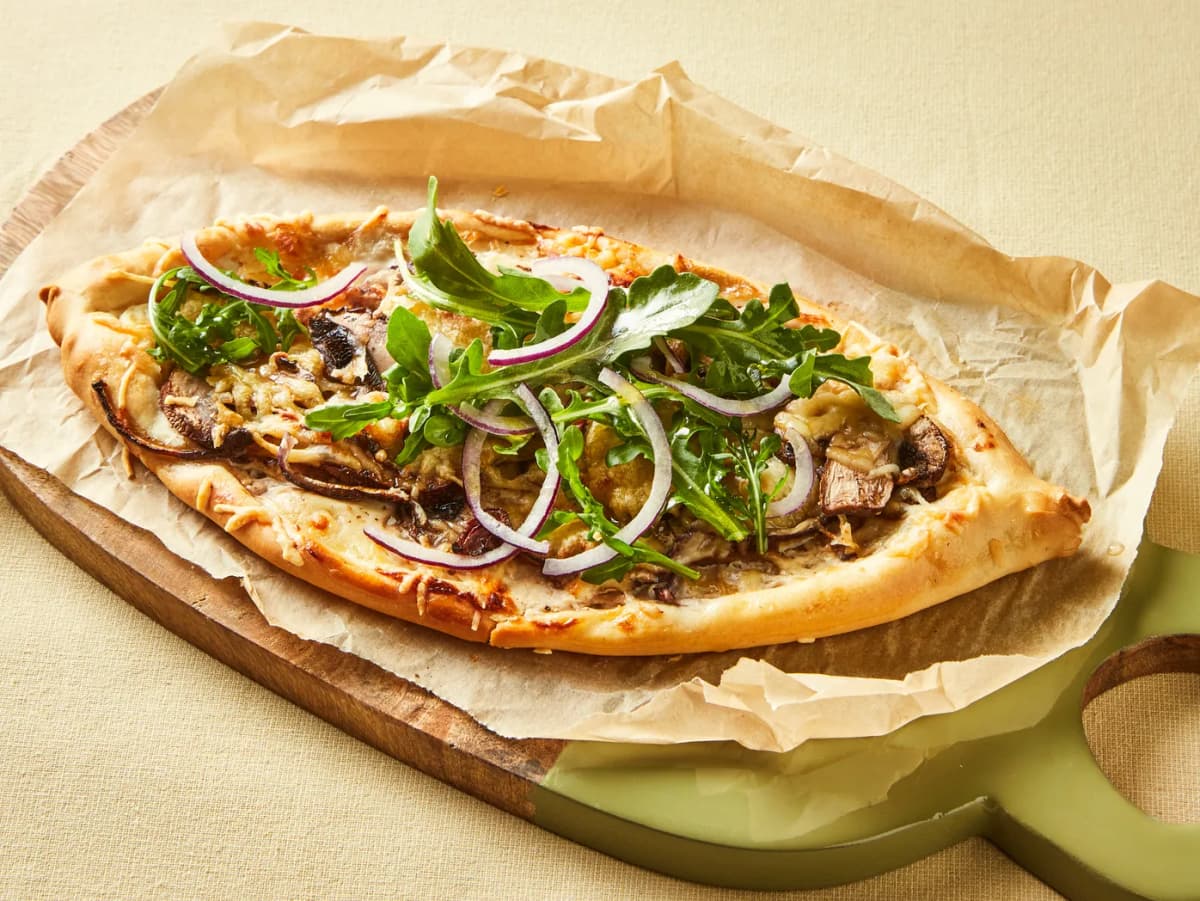 Pide funghi met rucola