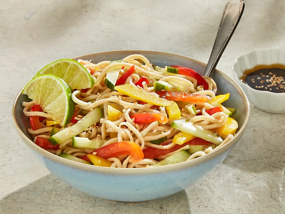 Aziatische koude noedelsalade