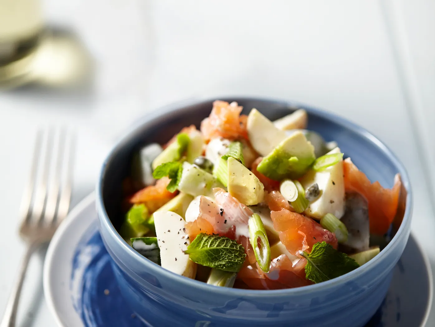 Frisse aardappelsalade met gerookte zalm