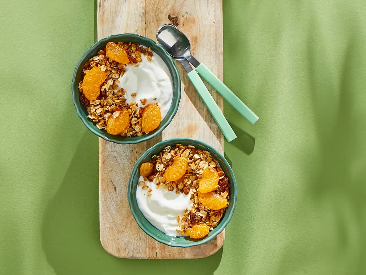 Kwark met muesli en gebakken mandarijntjes