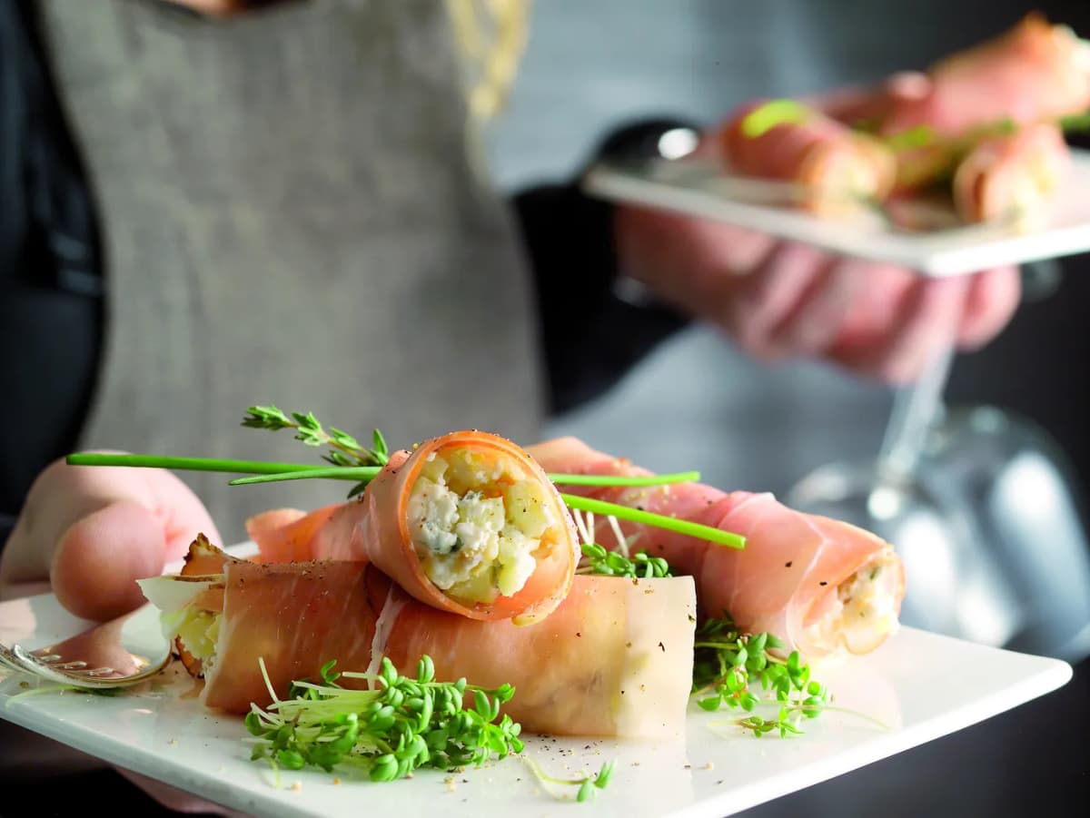 Rauwe ham met appel en geitenkaas