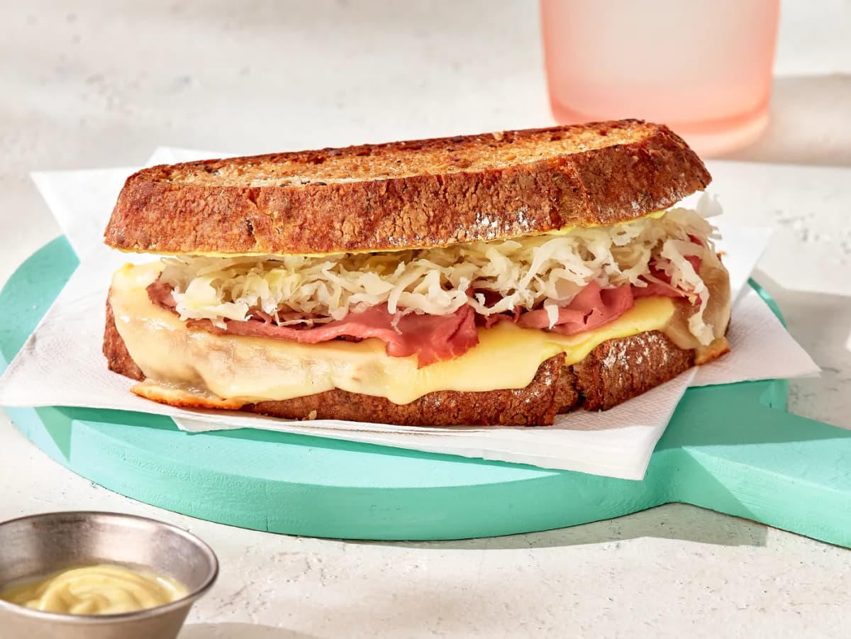 Reuben sandwich met zuurkool