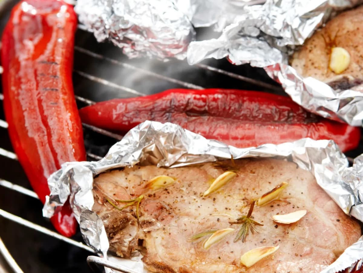 Gegrilde karbonade met rozemarijn en knoflook