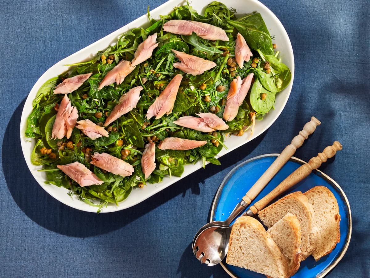 Groene kruidensalade met forel