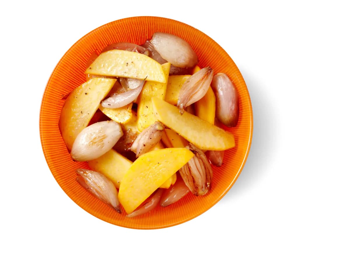 Geroosterde koolraap met sjalotten uit de oven