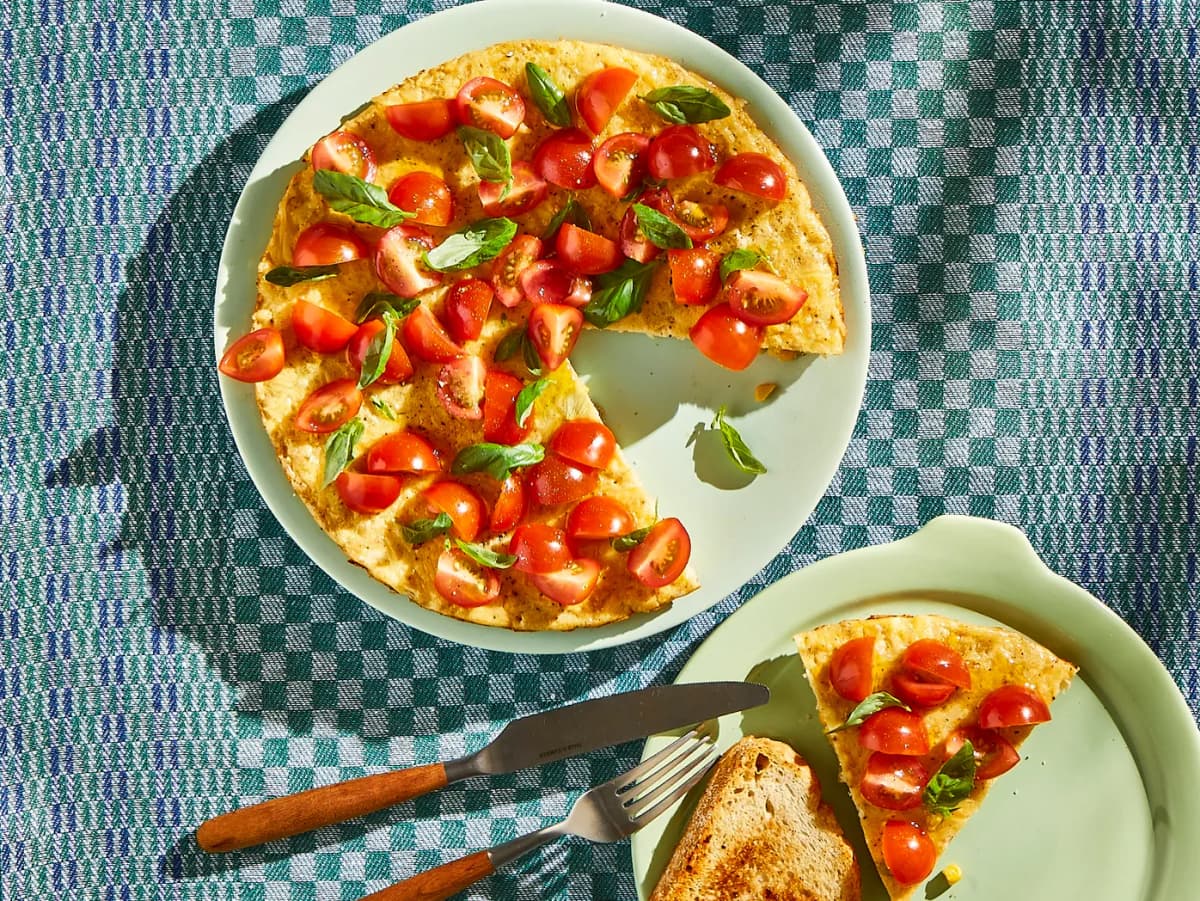 Boerenomelet met maïs en kaas