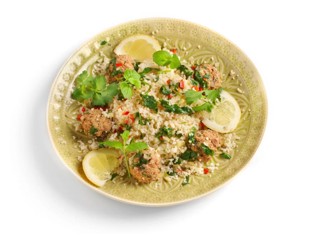 Kefta met koriander-muntsaus