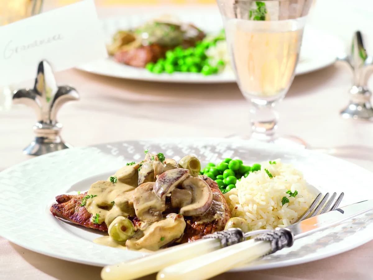 Kalfslapjes met champignons in mosterdsaus