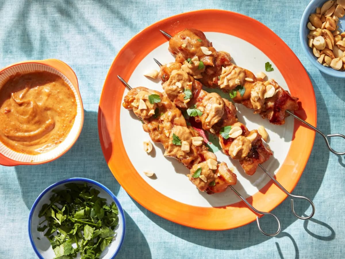 Kipsaté van de BBQ met zelfgemaakte satésaus