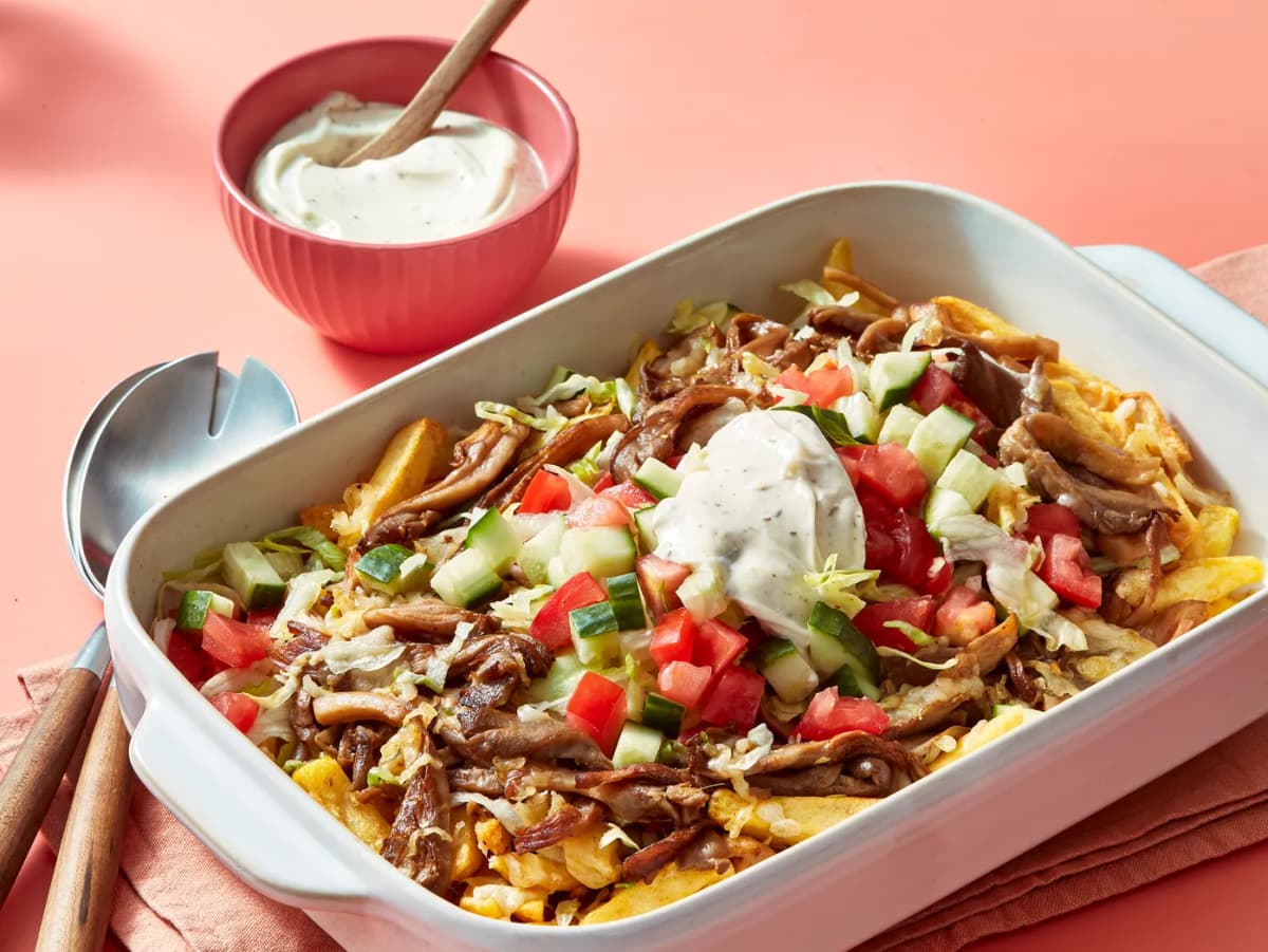 Vegetarische kapsalon met pulled oesterzwam